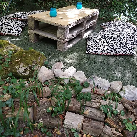 Studio Dans Les Bois Blesignac Exterior photo